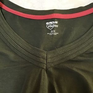 Long sleeve avenue T-shirt